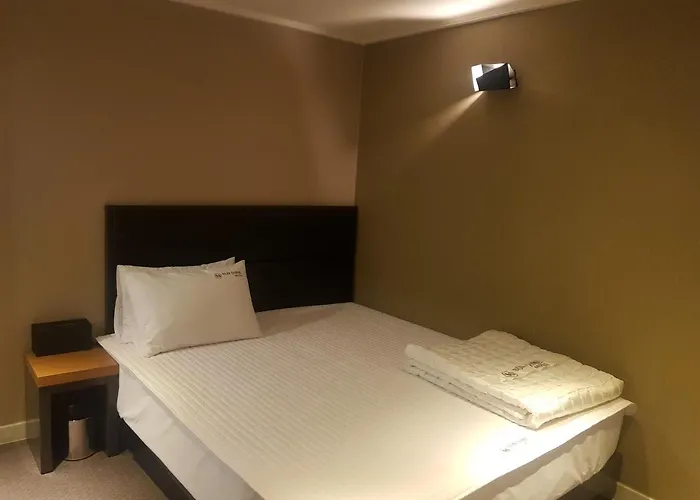 Sunshine Motel *